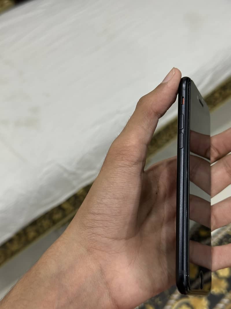 Apple iPhone SE 2020 1