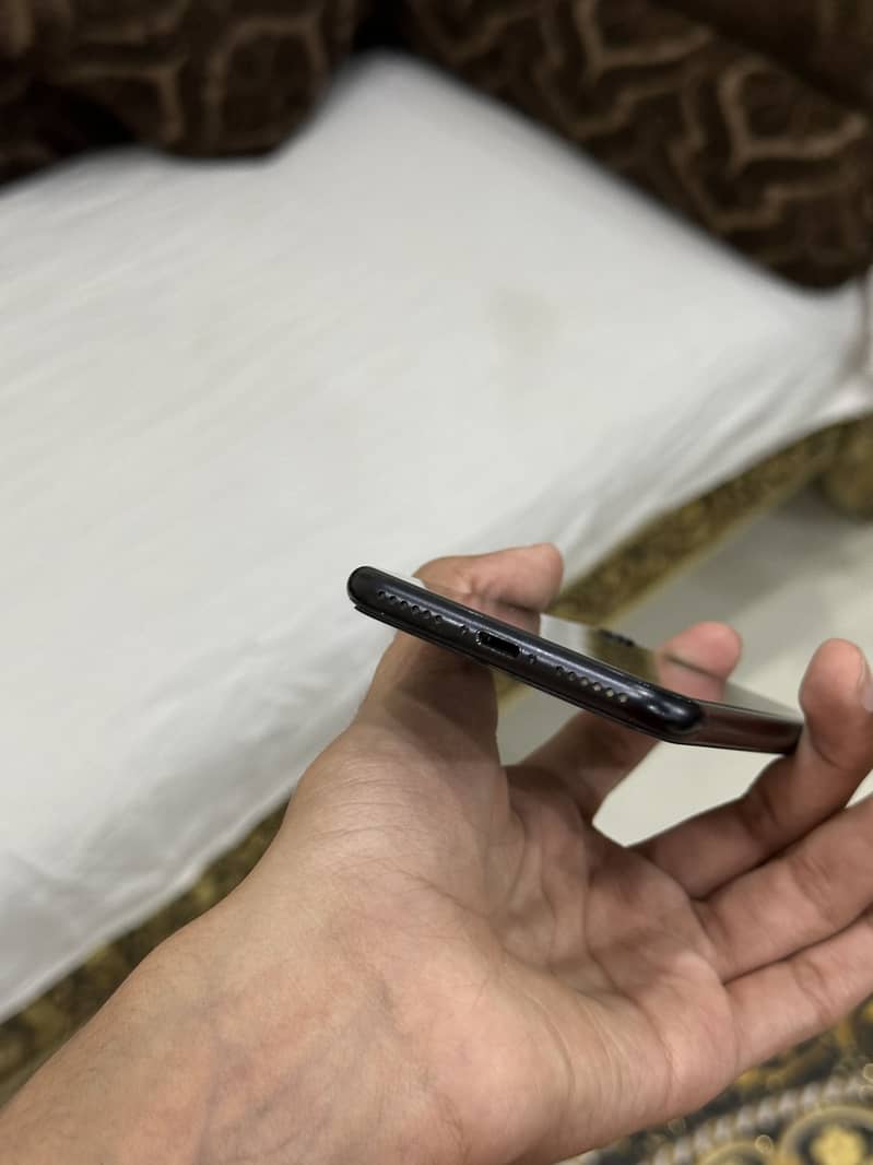 Apple iPhone SE 2020 6