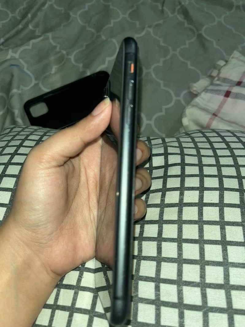 Apple iPhone 11 3