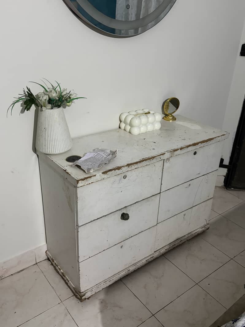 Bed side Tables dressing 0