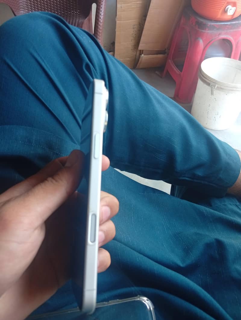 Apple iPhone 16 Plus jv 1