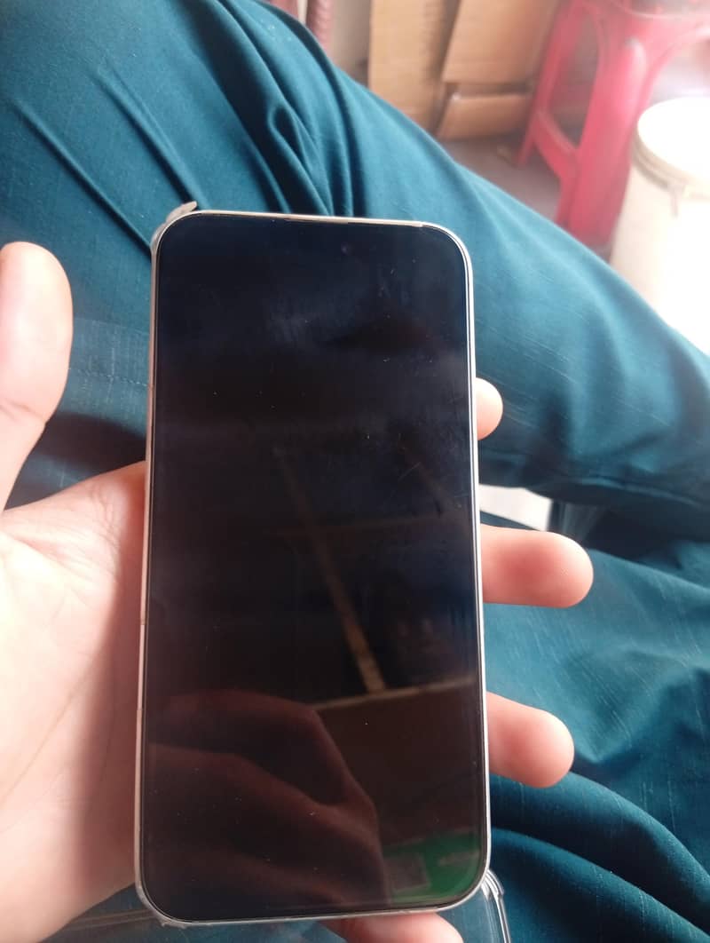 Apple iPhone 16 Plus jv 3