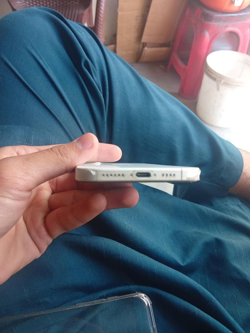 Apple iPhone 16 Plus jv 7