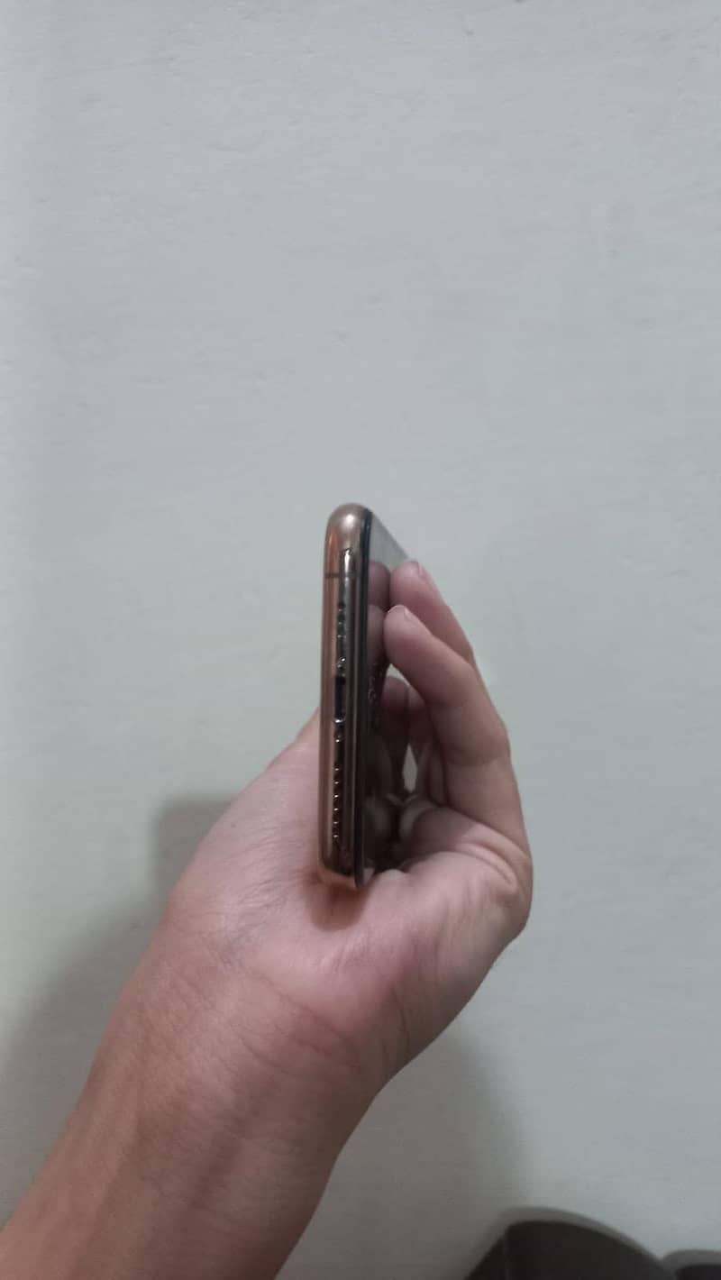 Apple iPhone XS 3