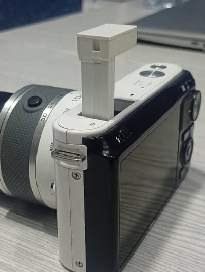 Nikon j2