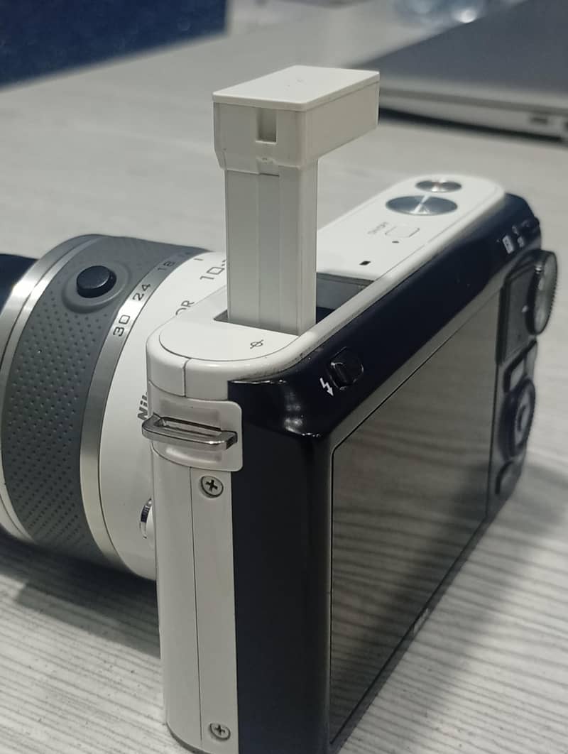 Nikon j2 0