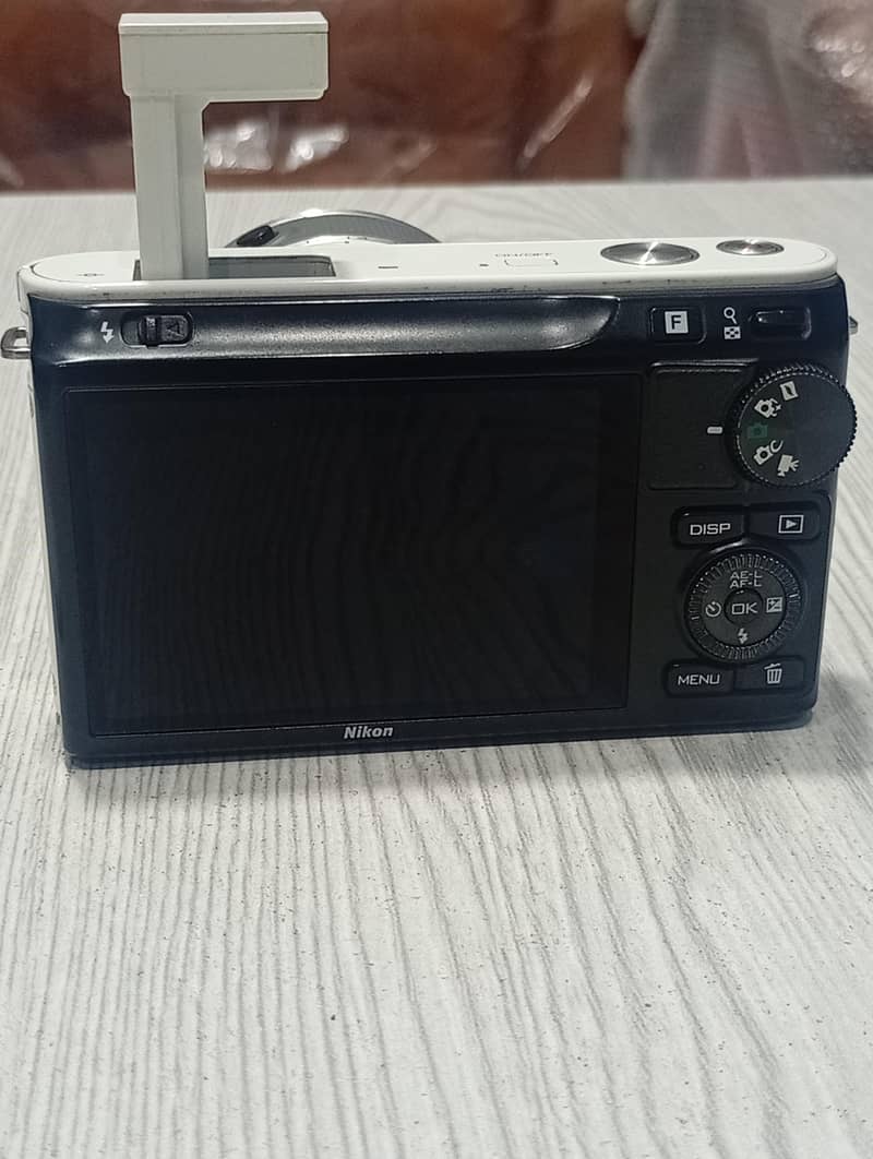 Nikon j2 2