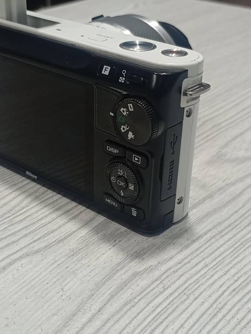Nikon j2 3