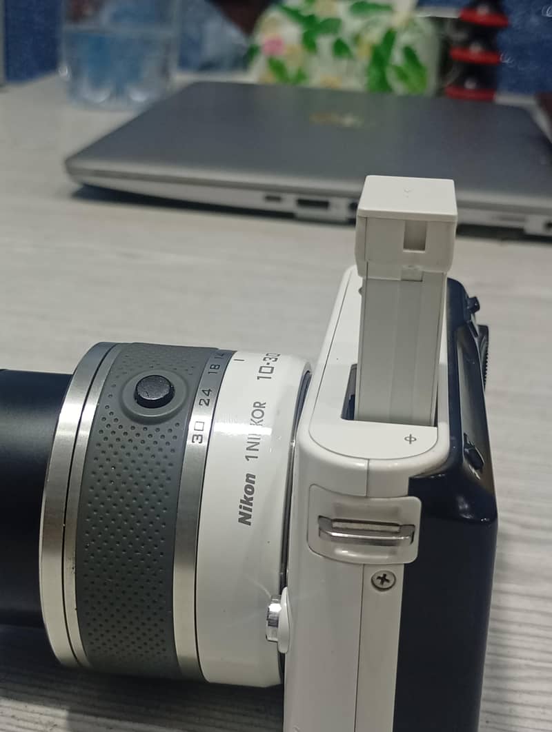 Nikon j2 4