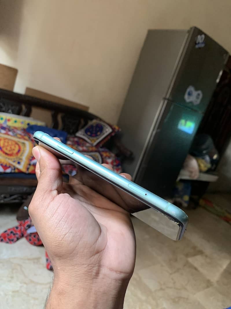 Apple iPhone 11 3