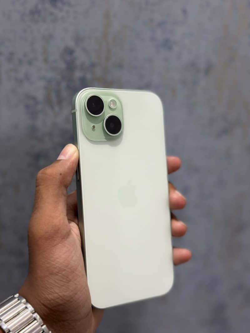 Apple iPhone 15 4