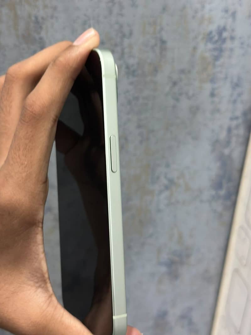 Apple iPhone 15 5