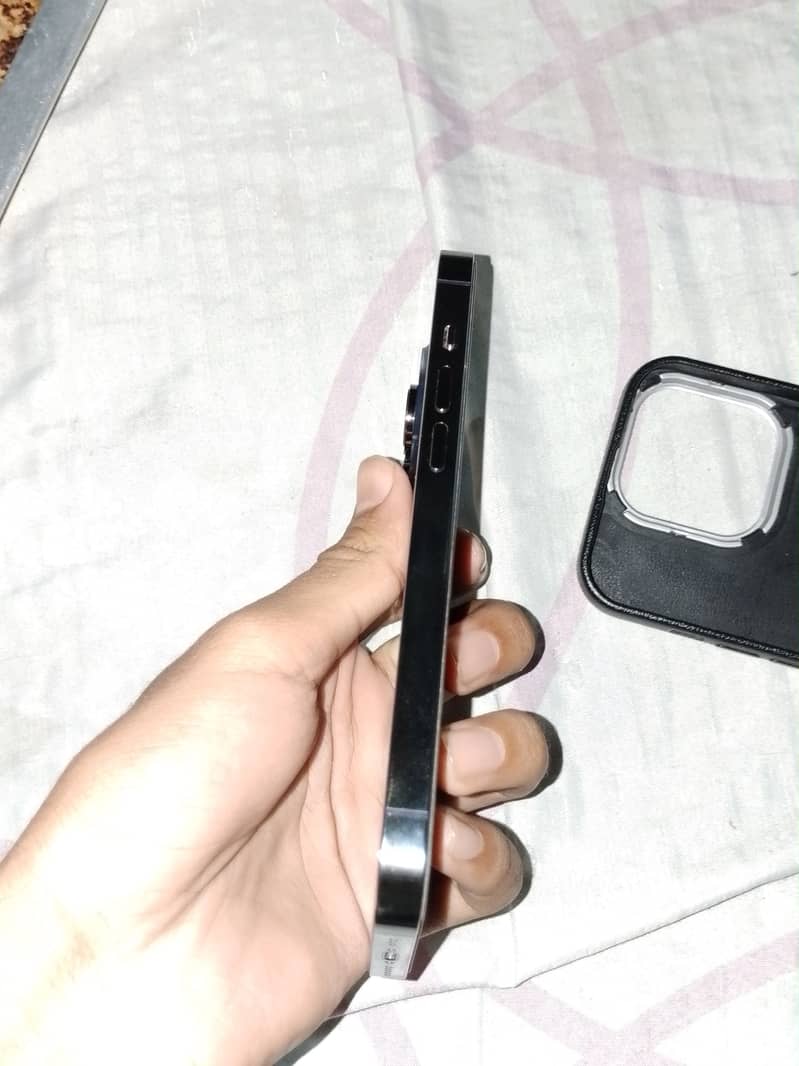 Apple iPhone 14 Pro 3