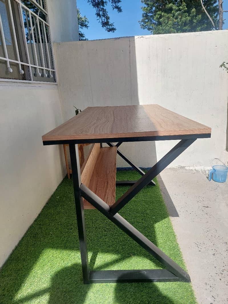 Computer and Study Table 0