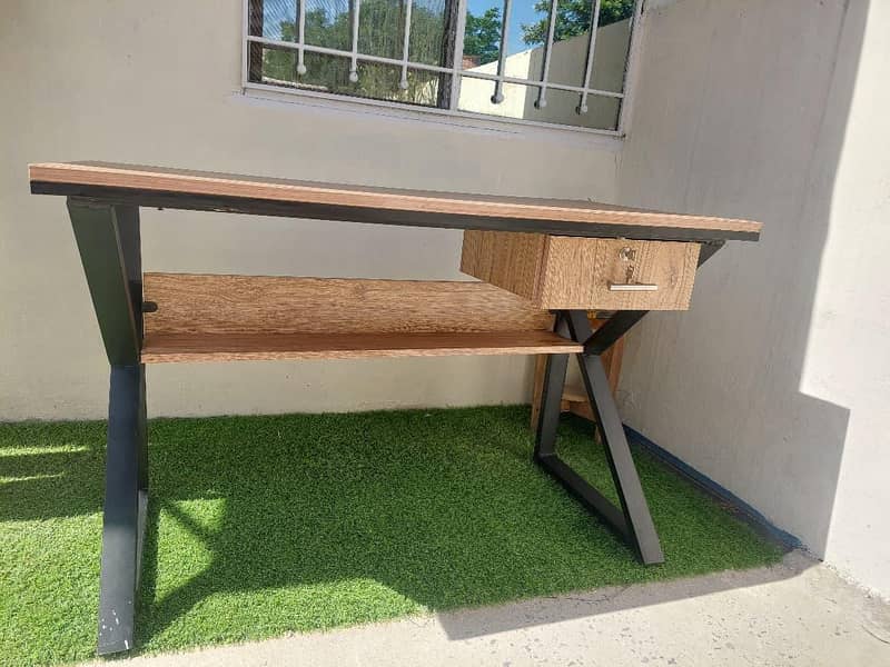 Computer and Study Table 4