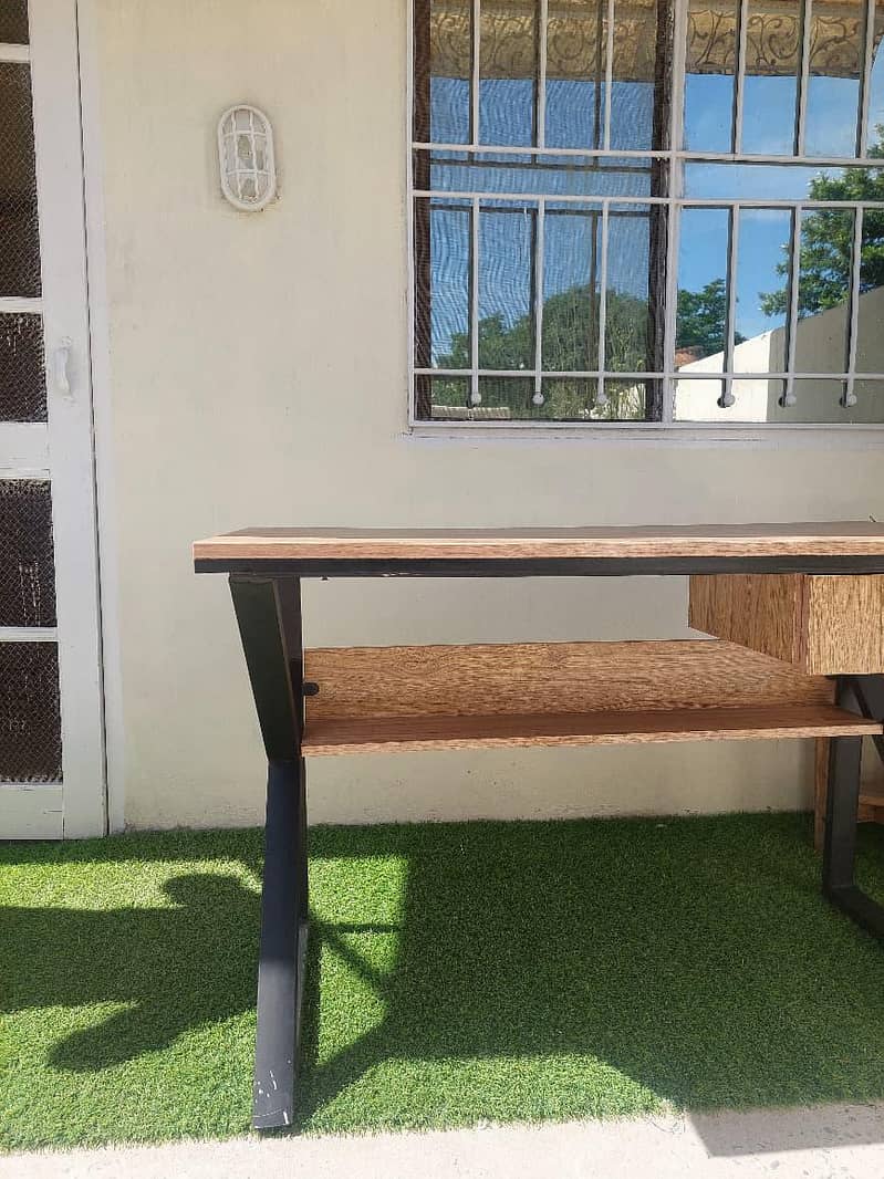 Computer and Study Table 5