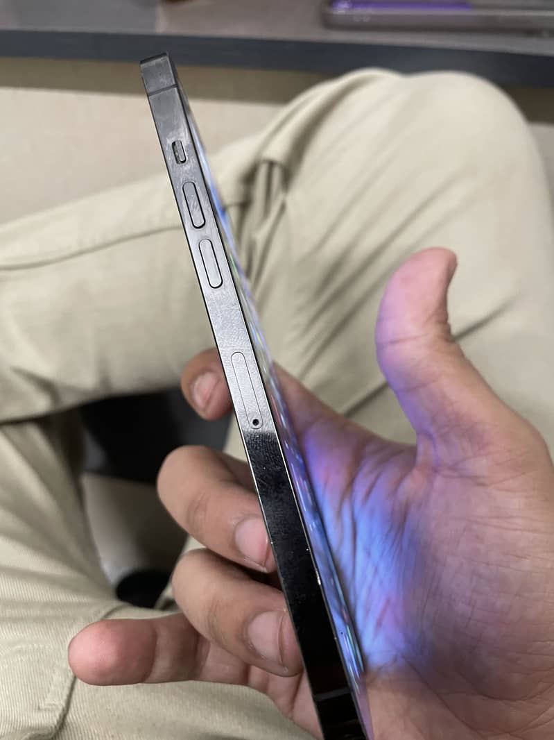 Apple iPhone 12 Pro Max 3