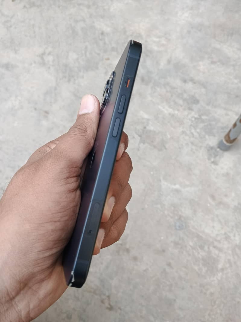 Apple iPhone 13jv 1