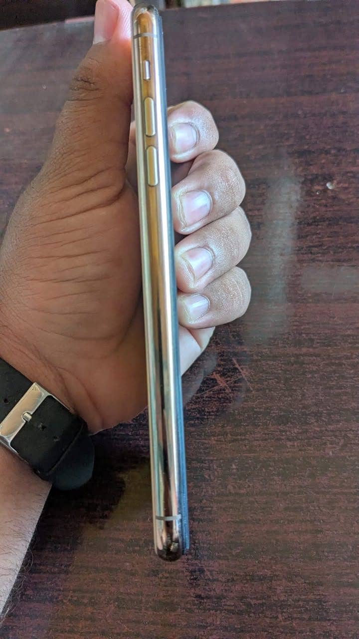 Apple iPhone 11 Pro Max 1
