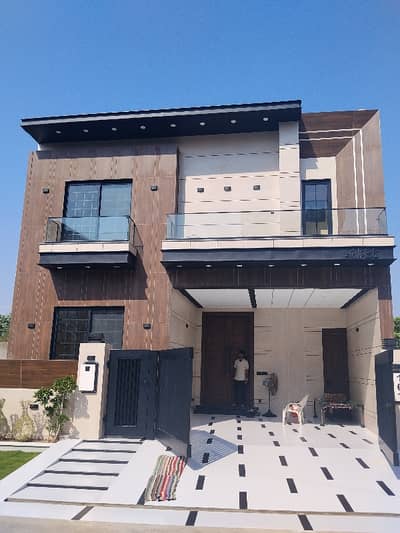 10 Marla Brand New Luxury House For Sale