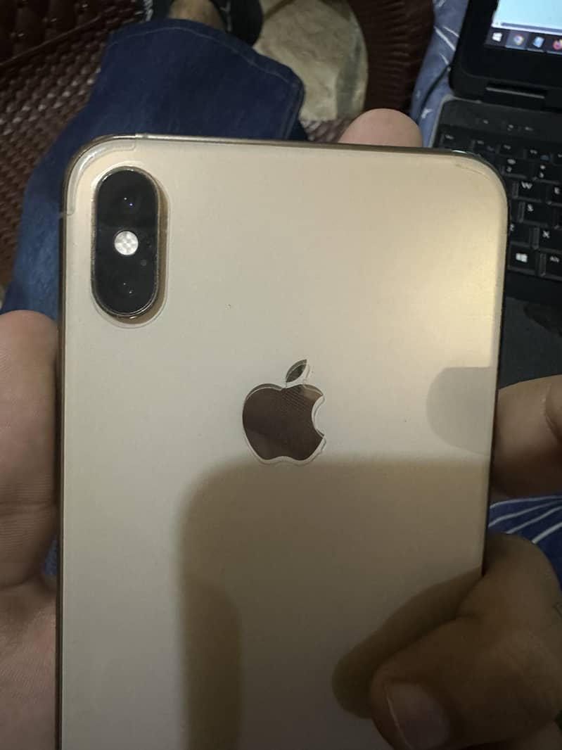 Apple iPhone XS Max 3