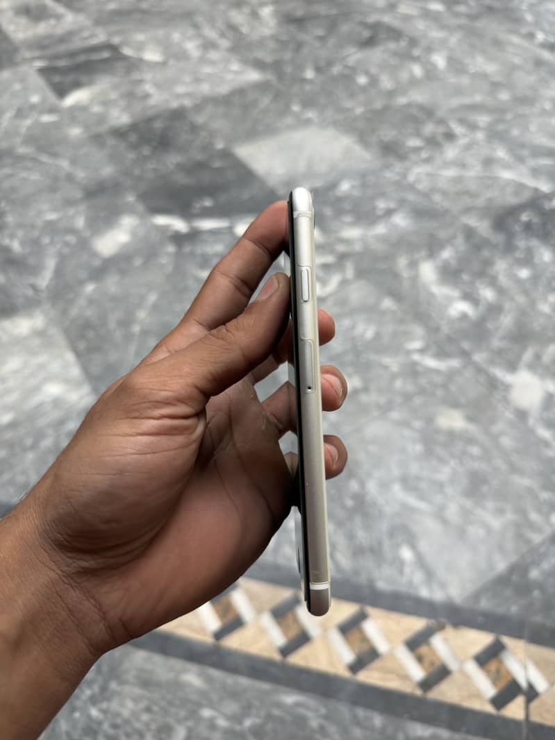 Apple iPhone SE 3