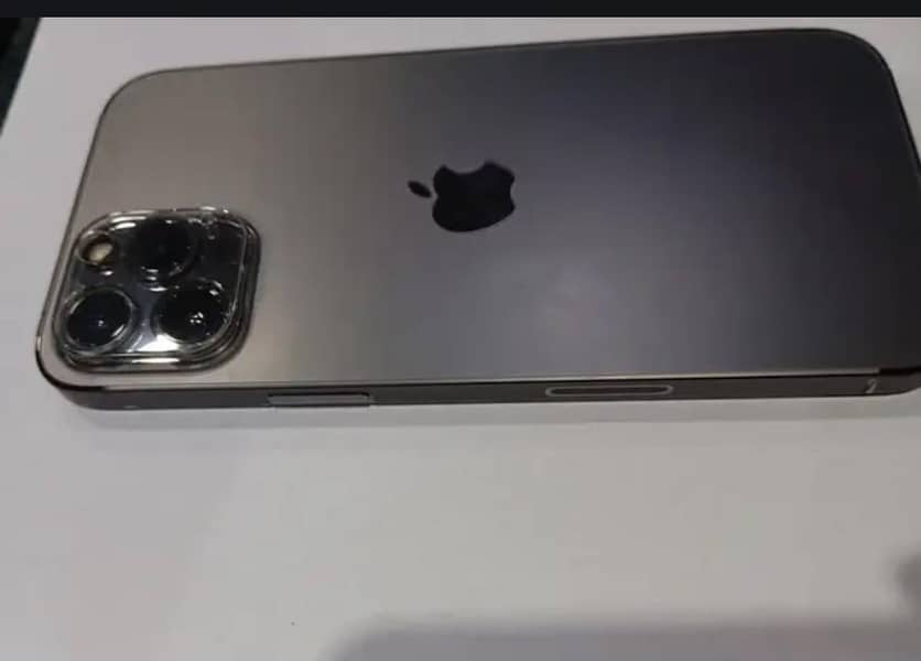 Apple iPhone 12 3