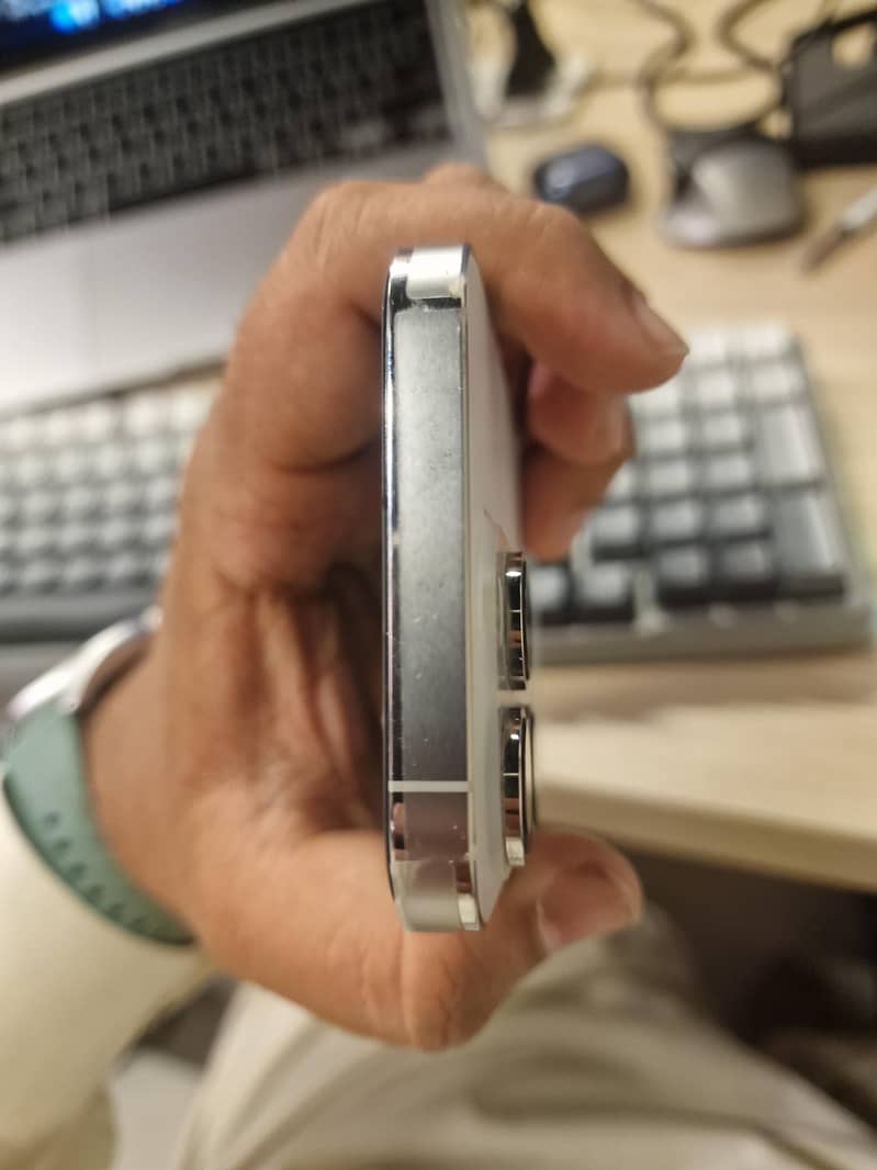 Apple iPhone 14 Pro 1