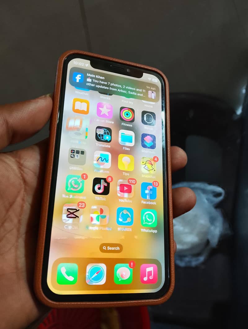 Apple iPhone X 4