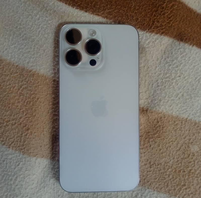 Apple iPhone 15 Pro Max 0