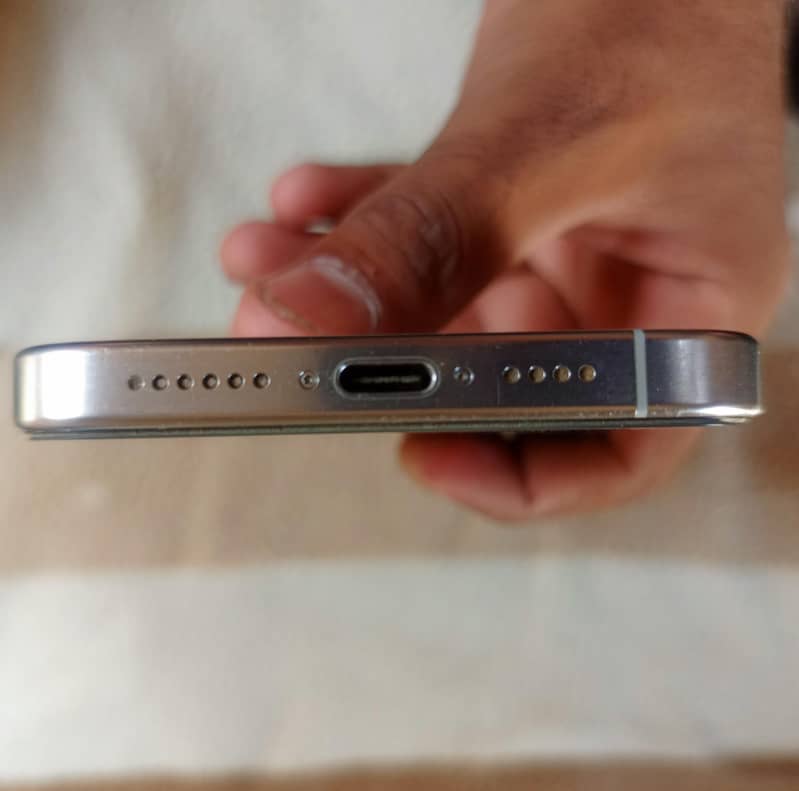 Apple iPhone 15 Pro Max 3