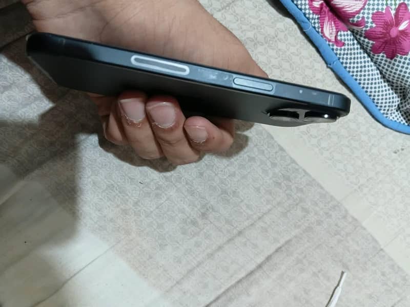 Apple iPhone 15 JV 3