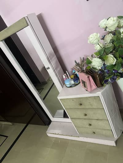 Dressing table