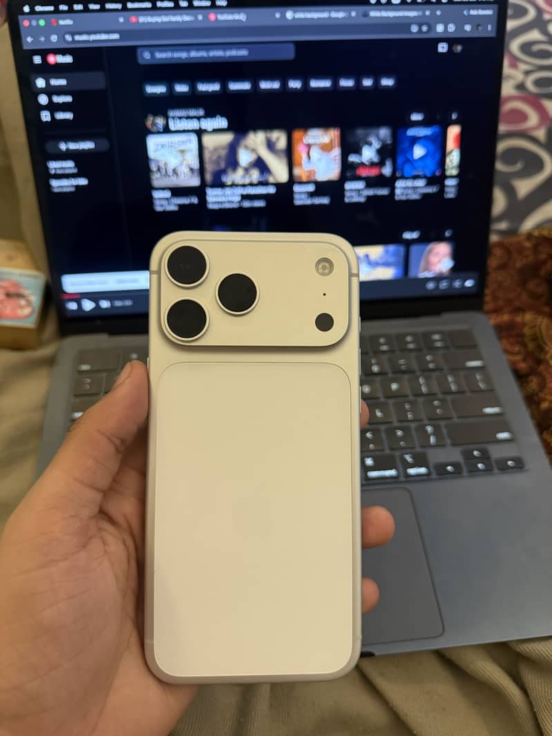 Apple iPhone 17 Pro Max 0