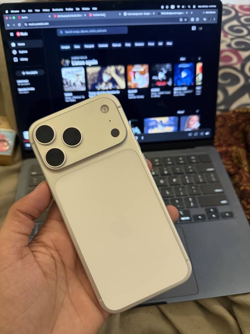 Apple iPhone 17 Pro Max 3