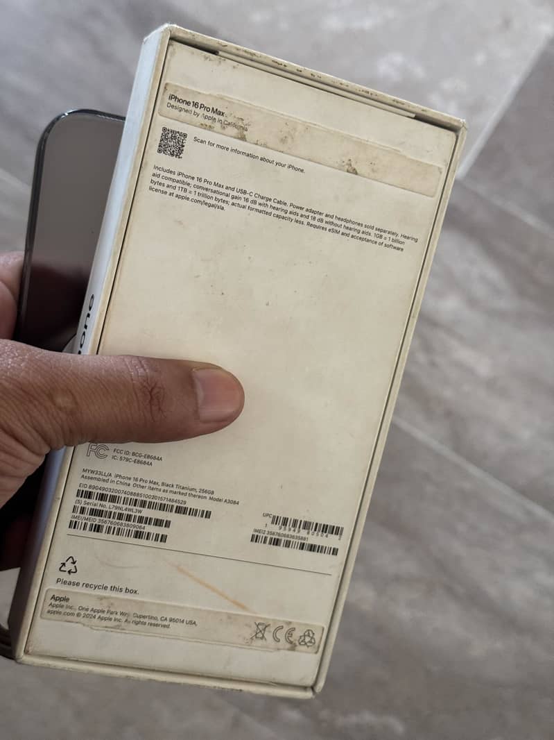 Apple iPhone 16 Pro Max 1