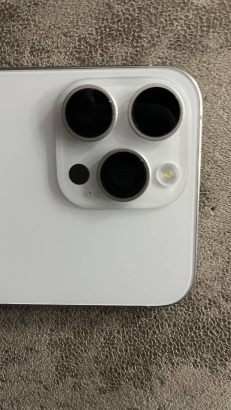 Apple iPhone 15 Pro Max 1