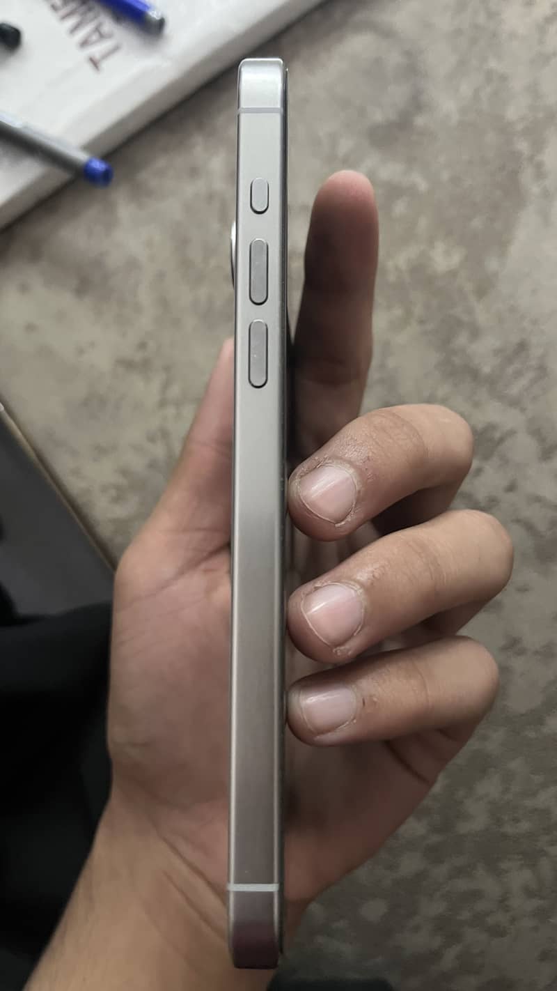 Apple iPhone 15 Pro Max 2
