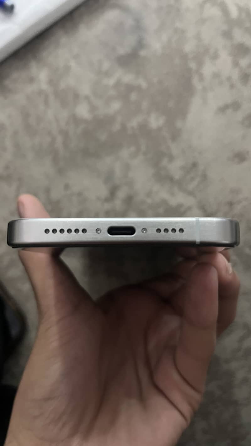 Apple iPhone 15 Pro Max 3