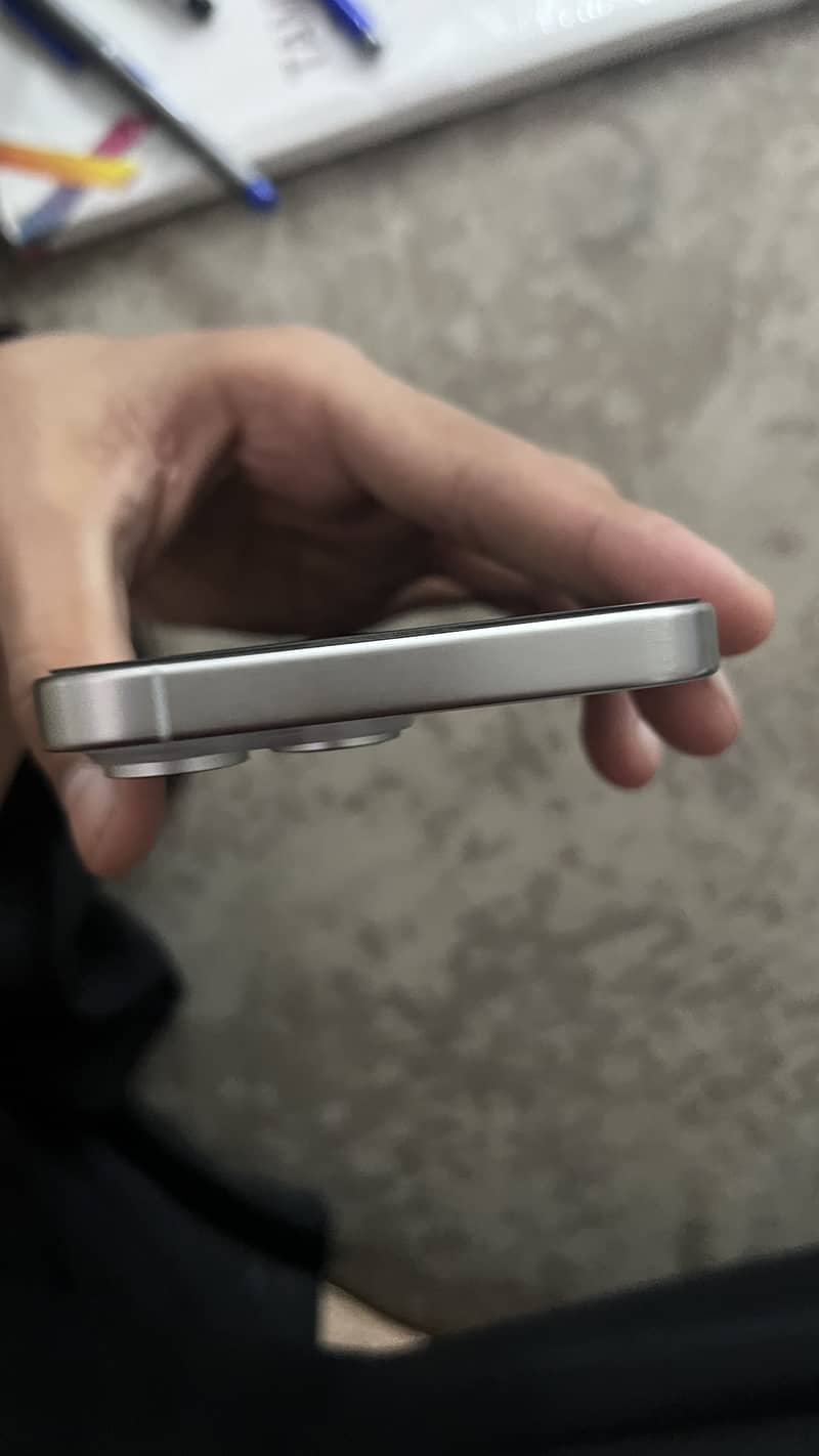 Apple iPhone 15 Pro Max 4