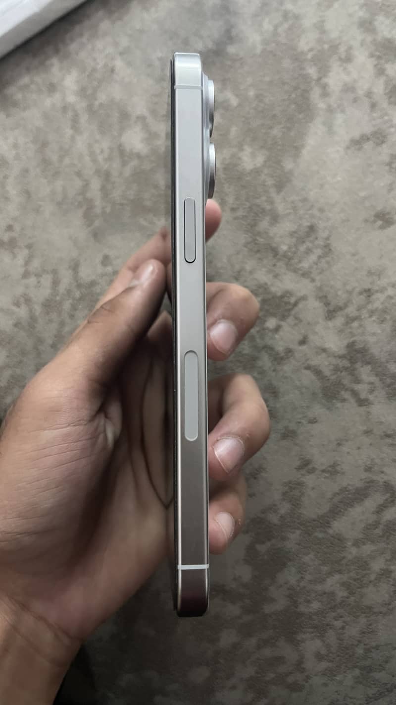 Apple iPhone 15 Pro Max 5