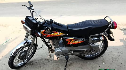 21 model honda 125 for sale lush condition bike biometric available