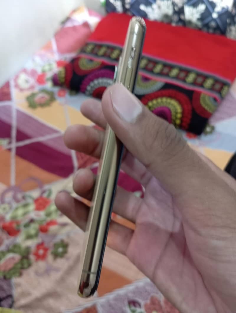 Apple iPhone 11 Pro 2