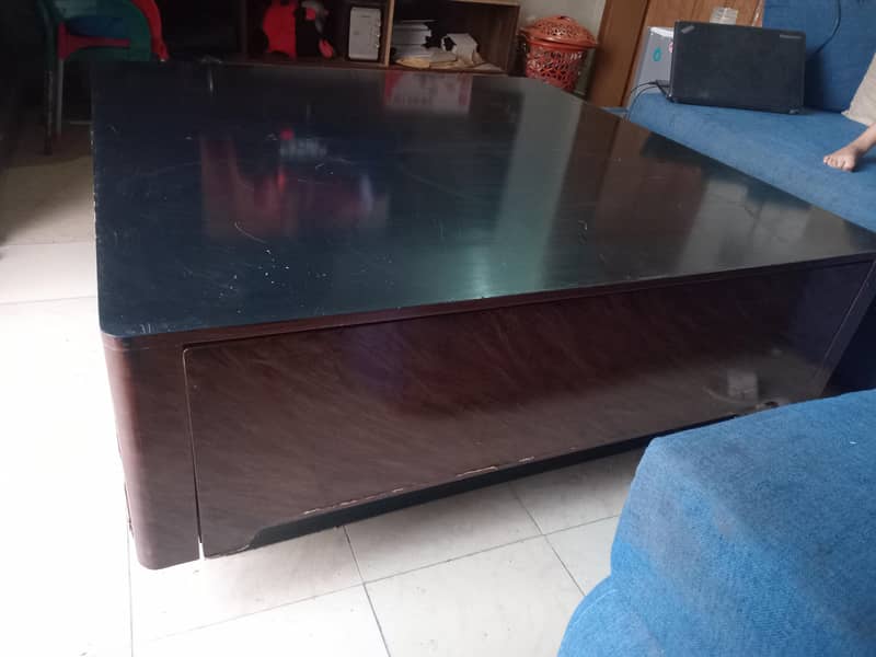 4x4 Modern Table 1