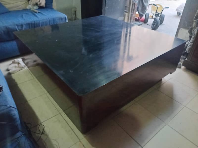 4x4 Modern Table 2