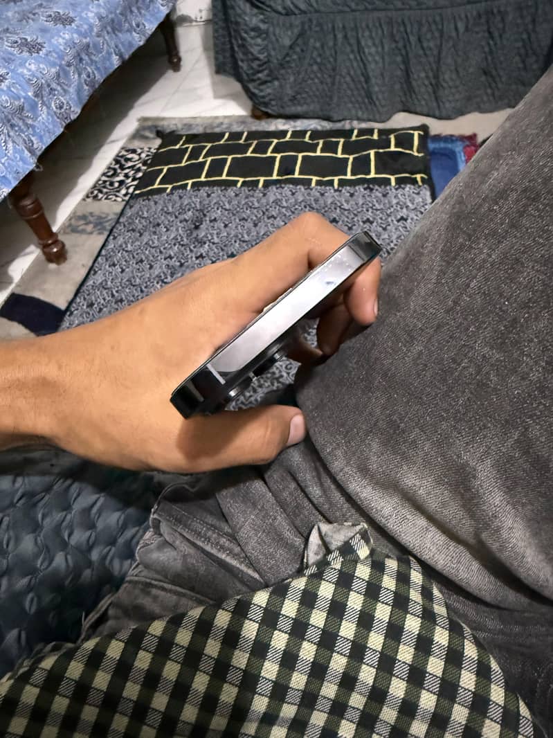 Apple iPhone 14 Pro Max 6
