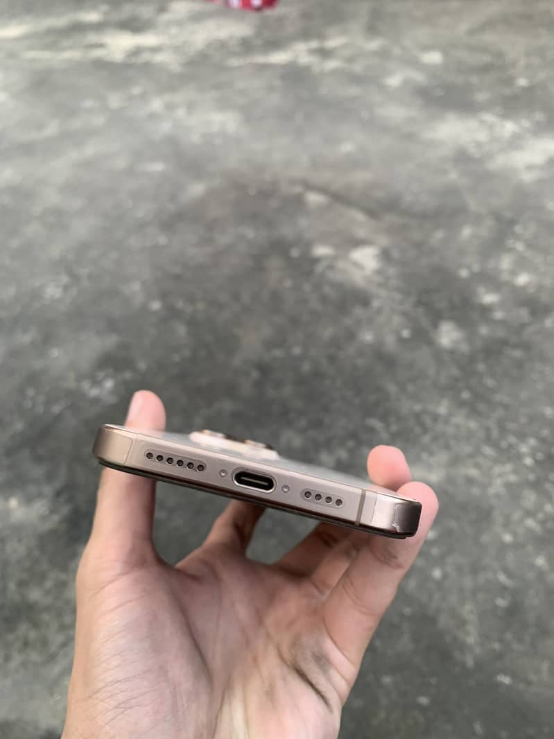 Apple iPhone 16 Pro Max 3