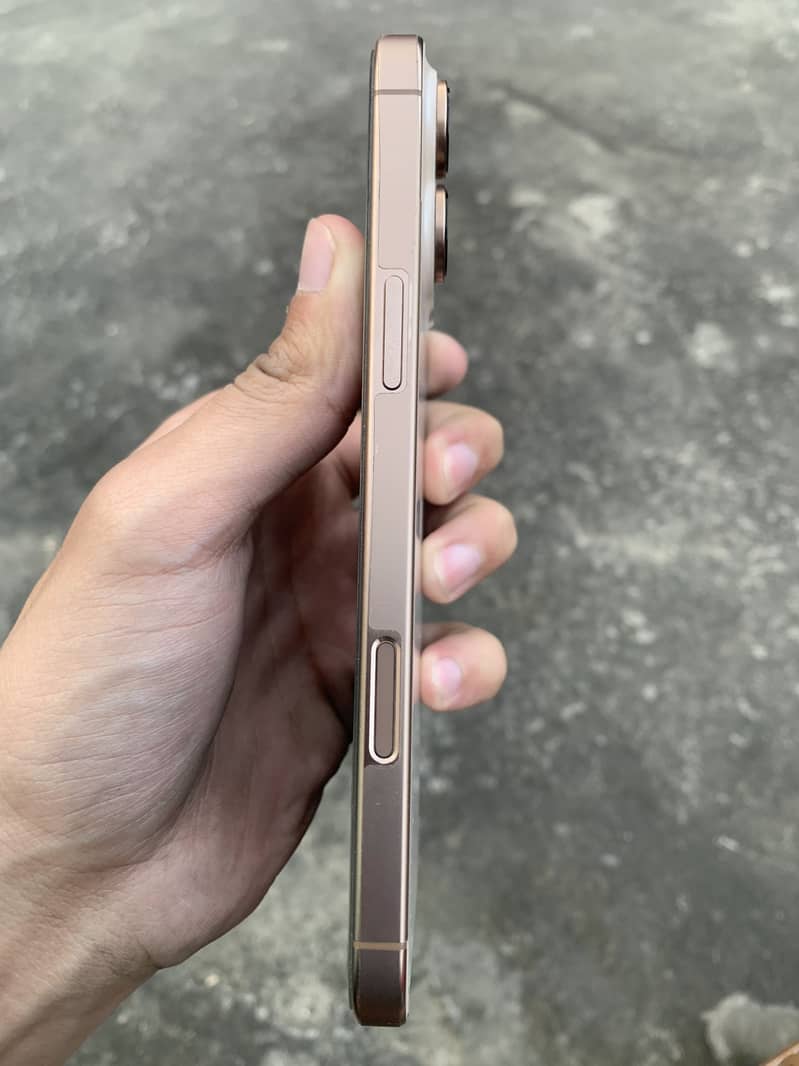 Apple iPhone 16 Pro Max 5