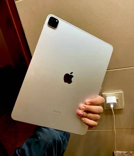 Apple iPad pro M1 0