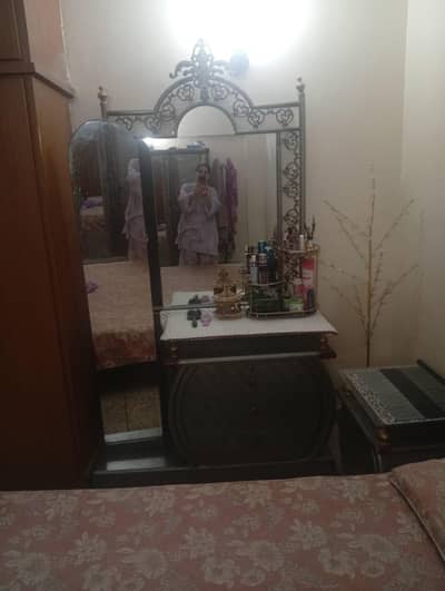 Dressing table